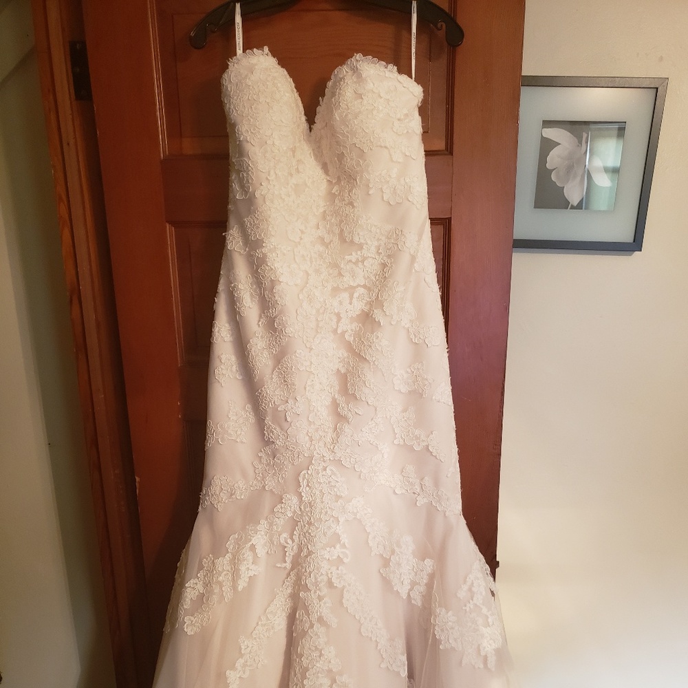 Justin Alexander Wedding dress size 14. NWT